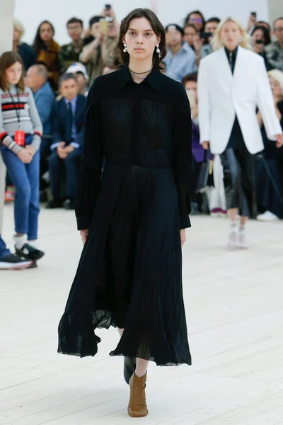 Look 10